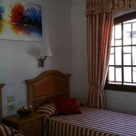 Heated Pools-200m Beach- Wifi