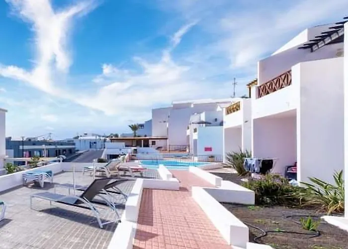 Heated Pools-200m Beach- Wifi Apartmán